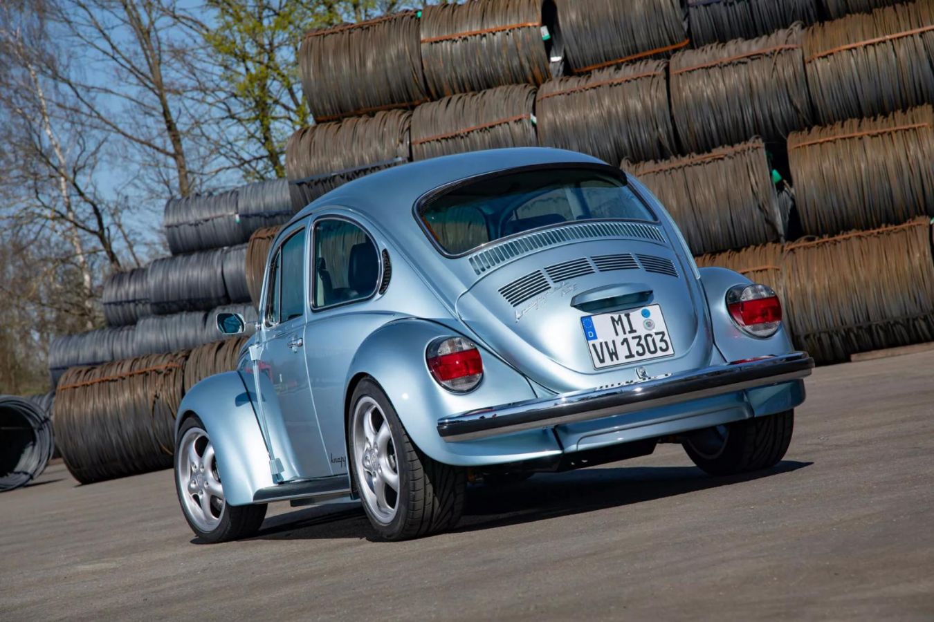 Σκαραβαίος με μοτέρ Tesla 600+ ίππων και μπαταρία Porsche!